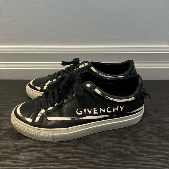 Givenchy Black/White leather low top sneakers - Picture 1 of 5